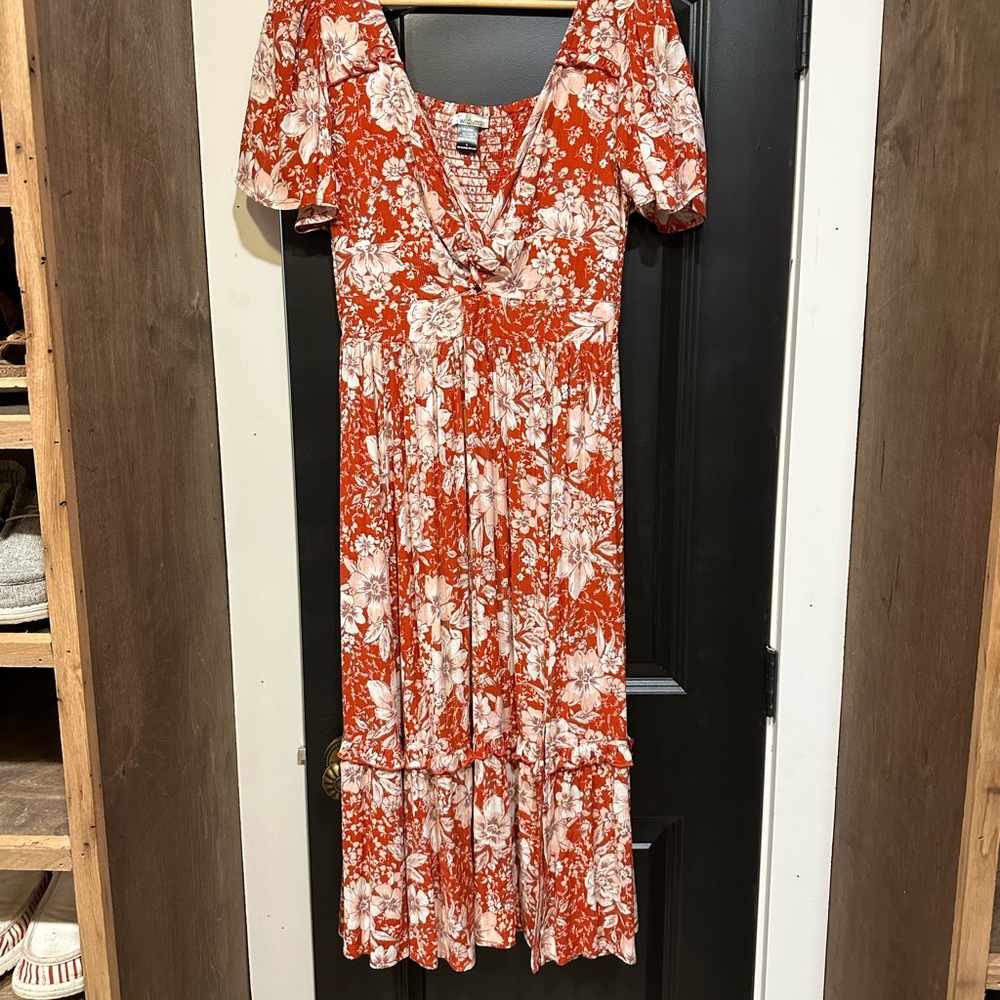 Floral V-Neck Short Sleeve Midi Dress in Rust and White